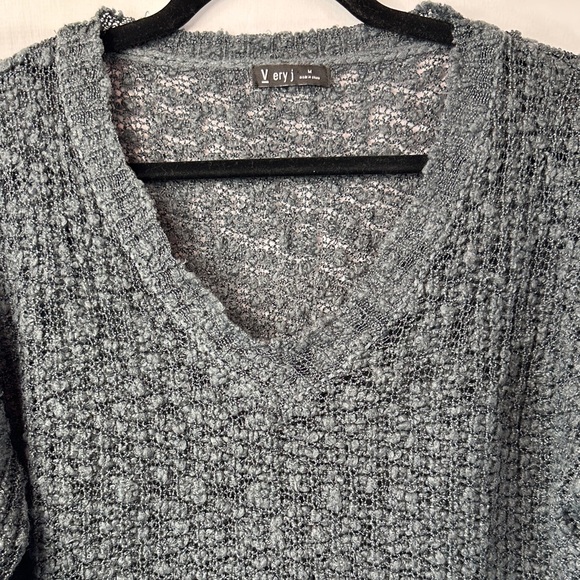 V ery j Women's Grayish Blue V-Neck Frayed Hem Sweater - Picture 2 of 7